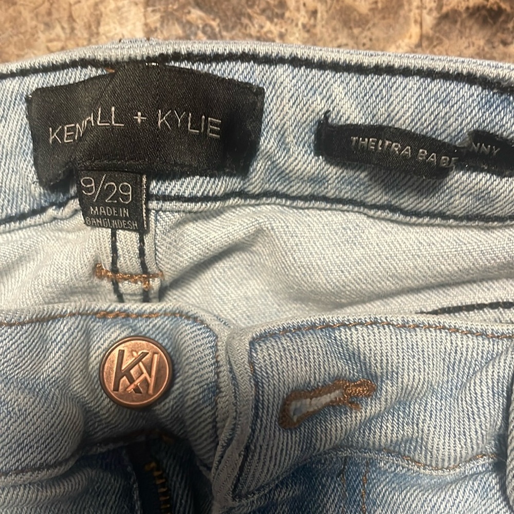 Women’s Kendall + Kylie Distressed Jeans - Picture 3 of 7